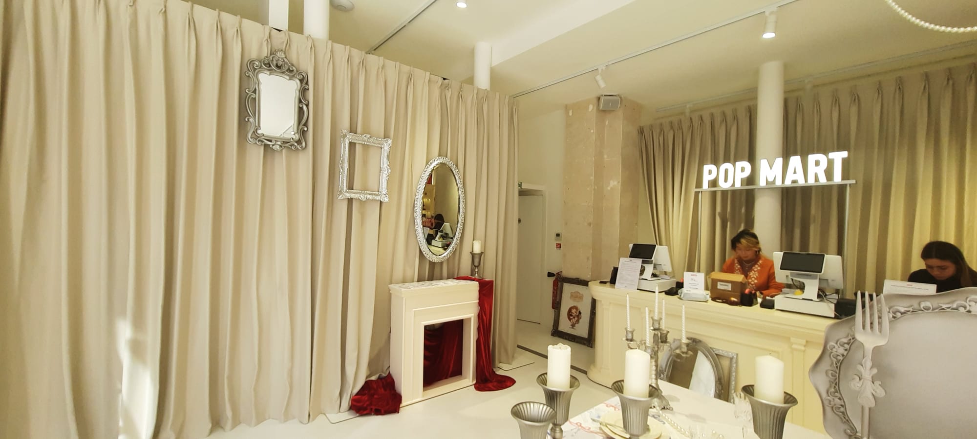 popup sotre realisation Groupe Pagèes agencement magasin chaussures