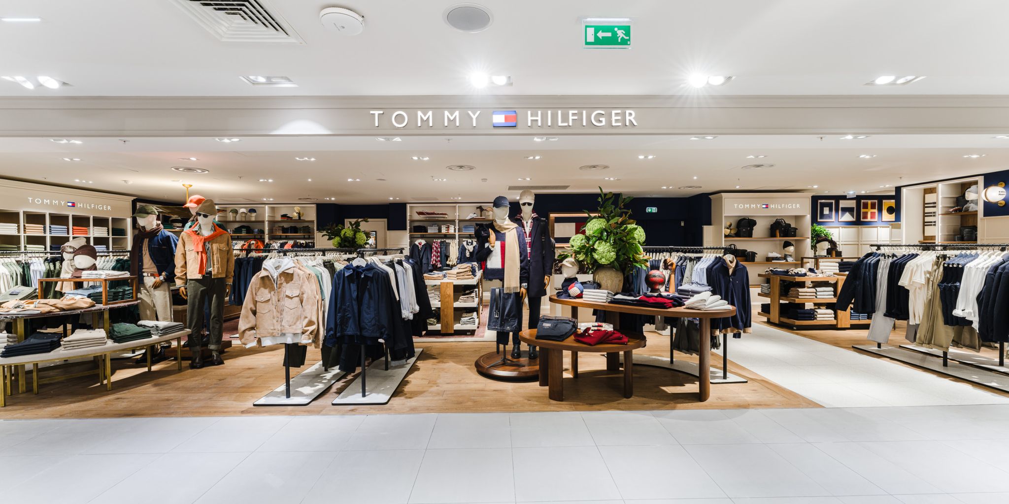 tommy-1 Aménagement corner magasin Tommy Hilfiger
