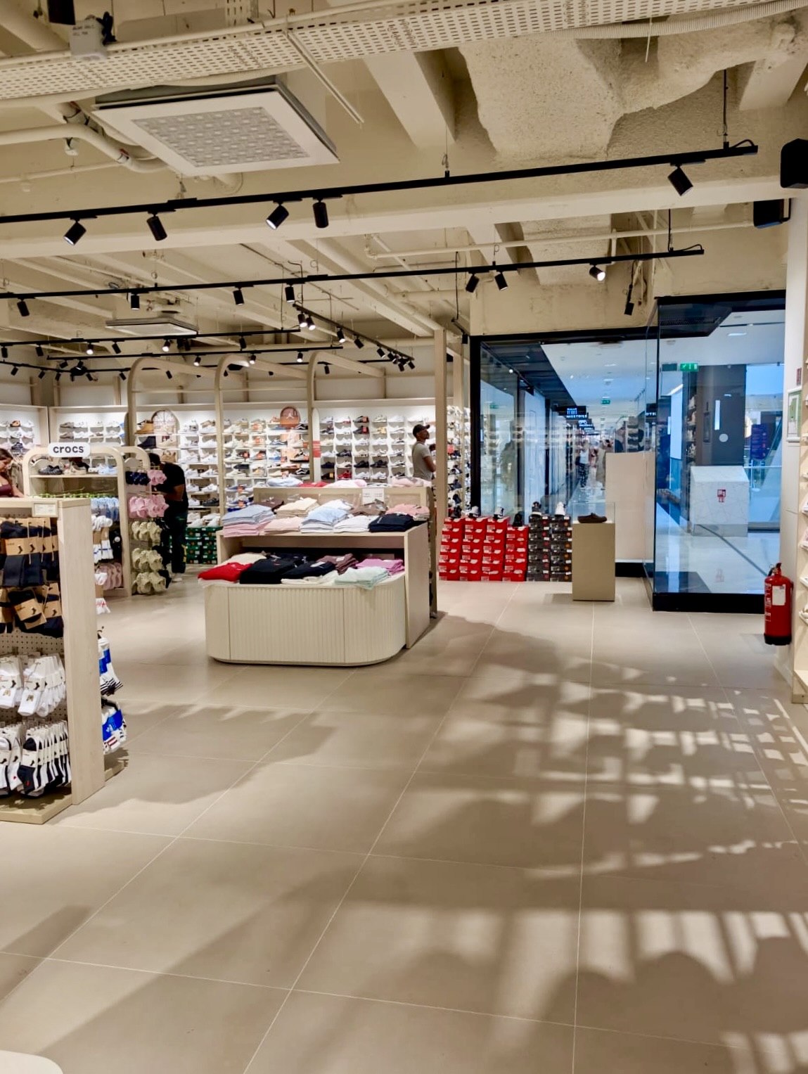 amenagement-magasin-courir-nice-6jpg Aménagement magasin Courir