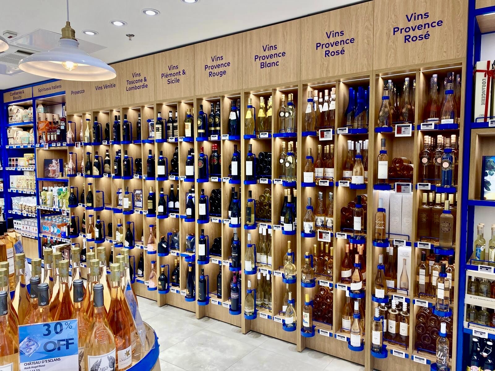 amenagement-epicerie-aeroport-nice-2 Aménagement boutique aéroport